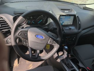 2017 Ford Escape SE - Interior Full Dashboard Image